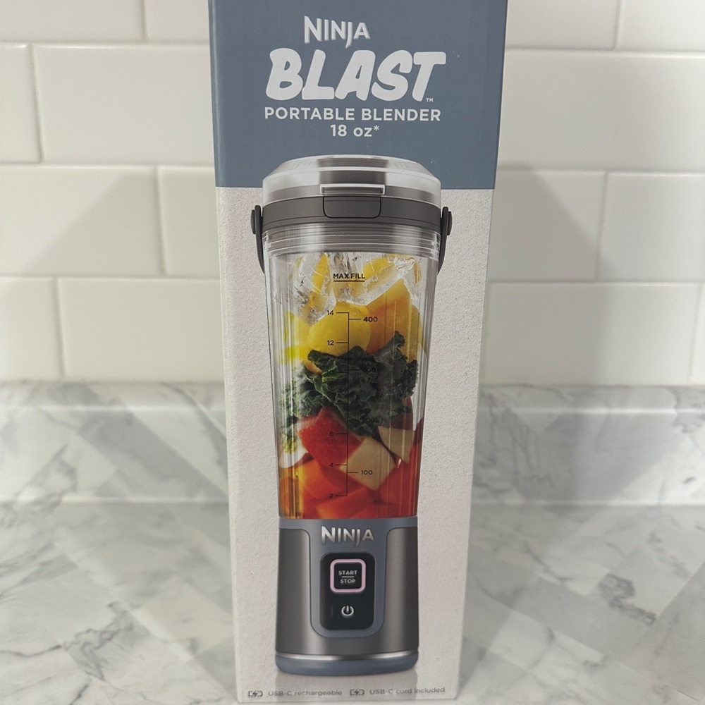 BNIB Ninja Blast Portable Blender 18 oz - Silver and Blue